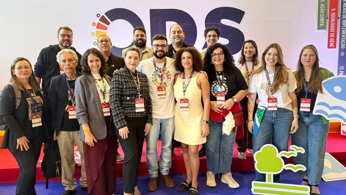 Rodney com a delegação de Mato Grosso do Sul diante do painel ODS na 1ª Conferência Nacional dos ODS, em Brasília